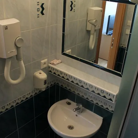 Sd Jedlikova 5 Hostel